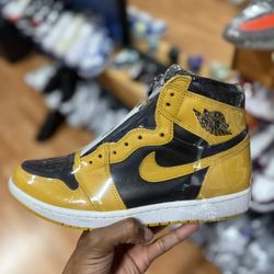 Sz 10 | USED | Air Jordan Retro 1 High OG “pollen”