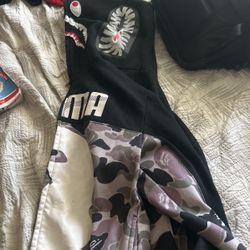 it’s xl but it’s small dm if yu interested i do trades to
