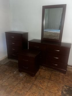 Dresser set