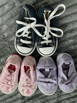 Kids tennis shoes
