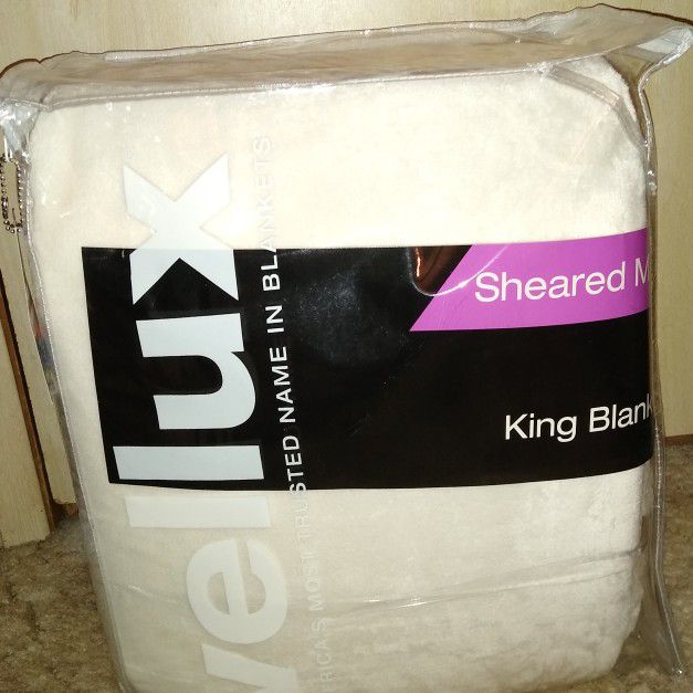 🆕 In Package Vellux Sheared Mink Blanket - King!