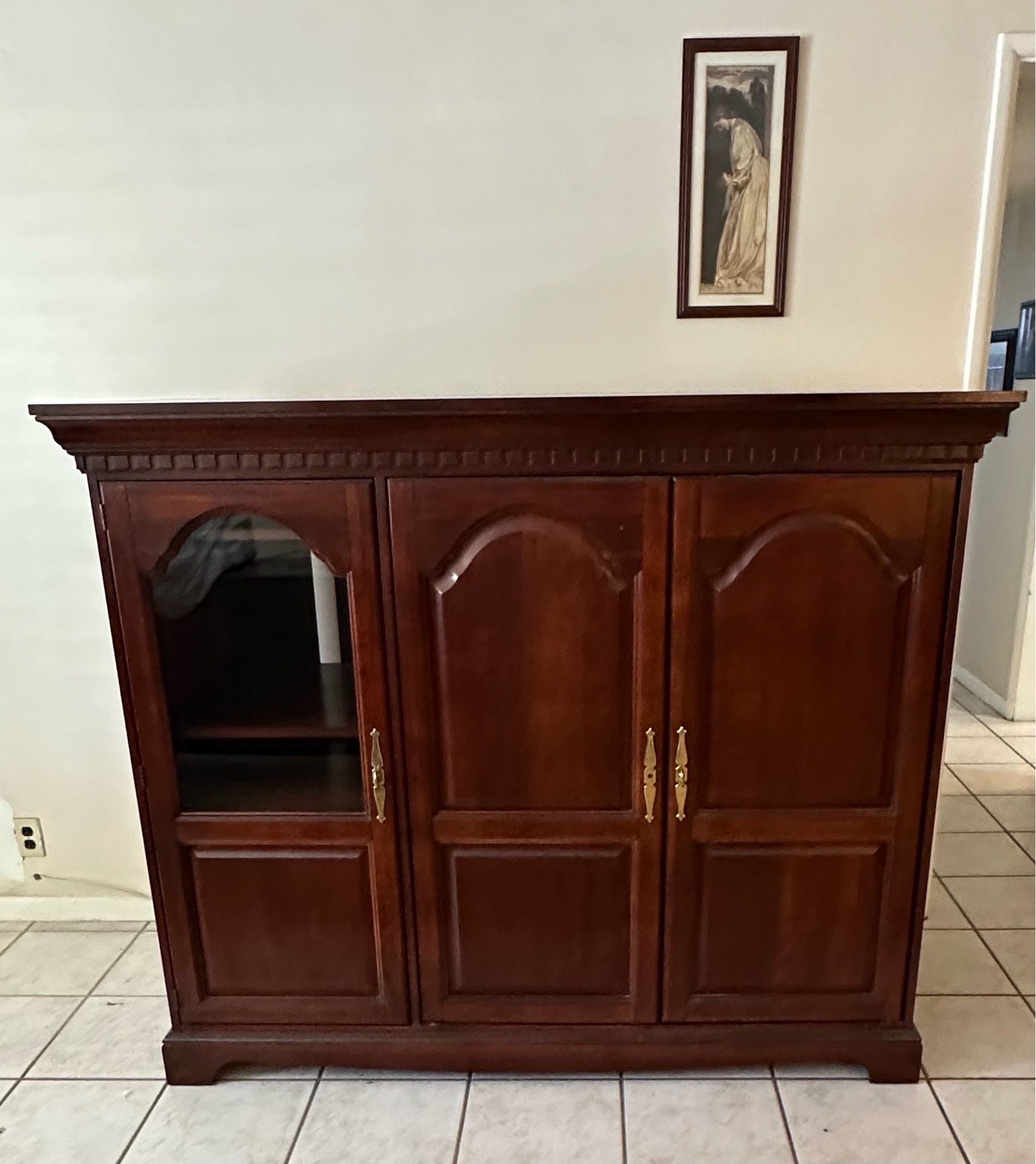 Entertainment Center / TV Cabinet