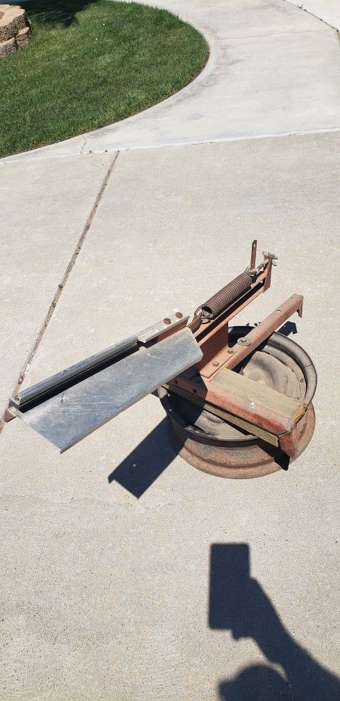 Clay pigeon slinger $50 or best reasonable offer need gun today!!!