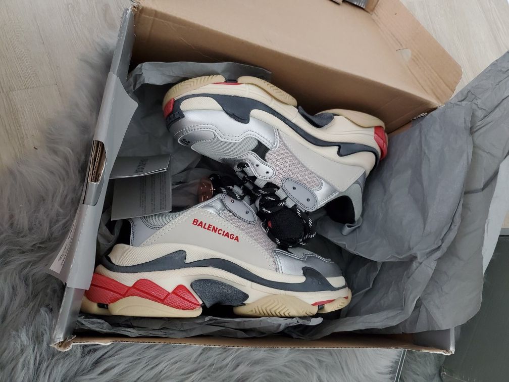 Balenciagas Triple S Deal!