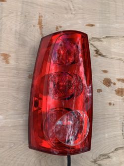 GMC Yukon Rear Driver Taillight 