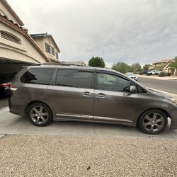 Toyota Sienna 