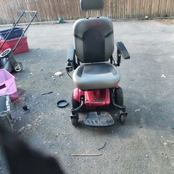 Golden Compass https://offerup.com/redirect/?o=U3BvcnQuTW9iaWxl Chair.