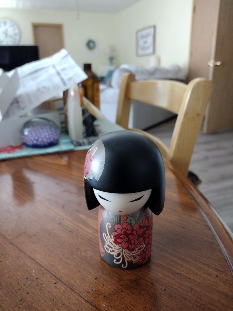 Beautiful Kimmidoll Tatsuyo Kokeshi Doll