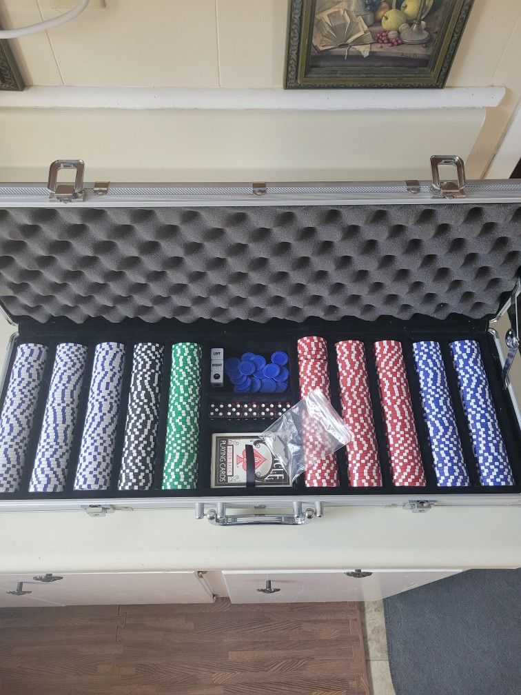 500PCS Poker Chip Set with Aluminum Travel Case