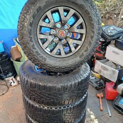 JUEGO DE RRINES PARA TROCAS TOYOTA TACOMA 4R SECOYA TNDRA YANTAS BUENAS MEDIDA 16