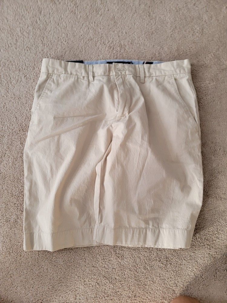 Tommy Hilfinger 34W Kahki Shorts And Pants