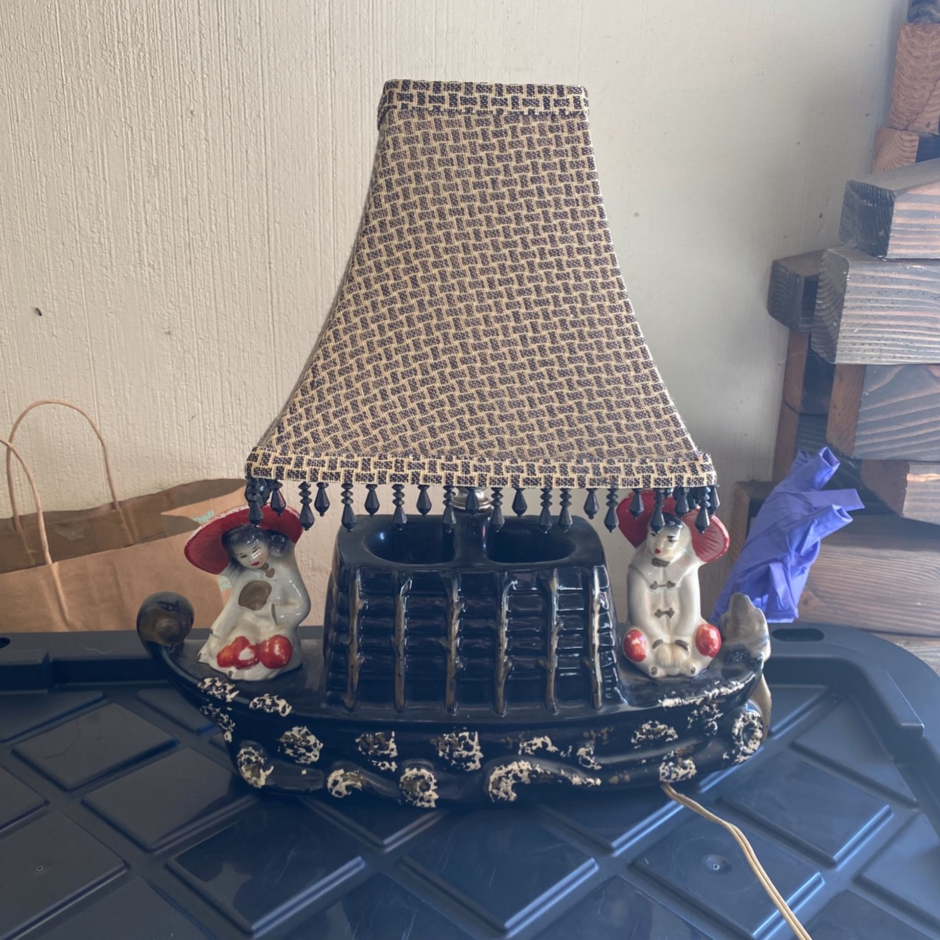 Chinese oriental porcelain Lamp