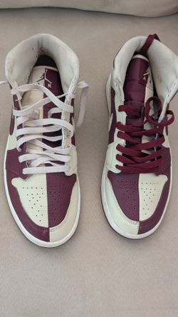 Nike  women  Air Jordan 1