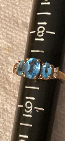 Women's gold ring