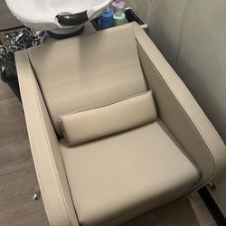 Salon chair + shampoo unit