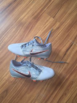Nike Phantom Soccer Cleats