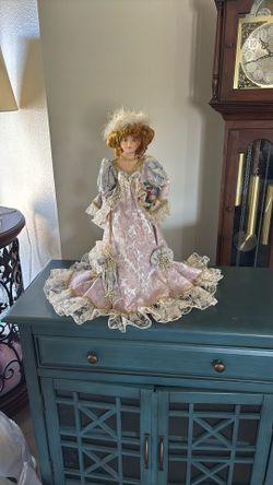Beautiful Victorian Ceramic Doll With Stand