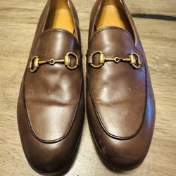 GUCCI MADE IN ITALY SHOES WOMEN SIZE 71/2 LIKE NEW PERFECT CONDITION REGULAR PRICE ITS $1000 PLUS TAX 