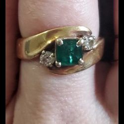 14k Emerald And Diamond Vintage Ring