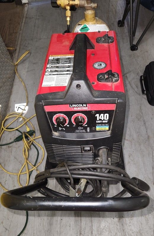 Lincoln Electric Easy-MIG 140 Wire Feed Welder. 