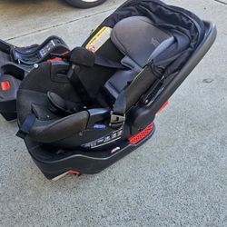 Britax Infant Carrier With 3 Bases