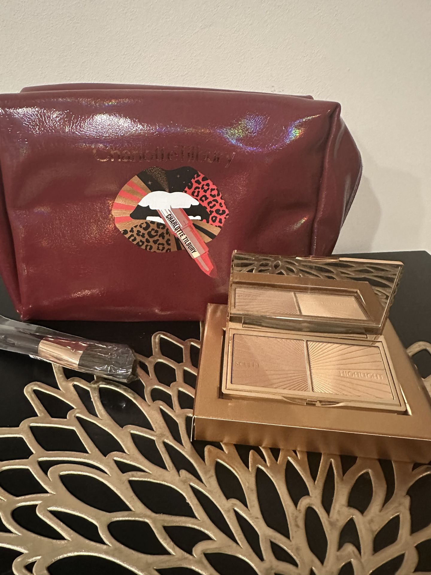 New charlotte Tilburry pouch with bronzer-glow and brush 