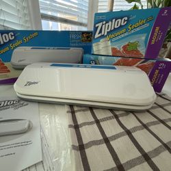 Ziploc Vacuum Sealer system W/ Bags 