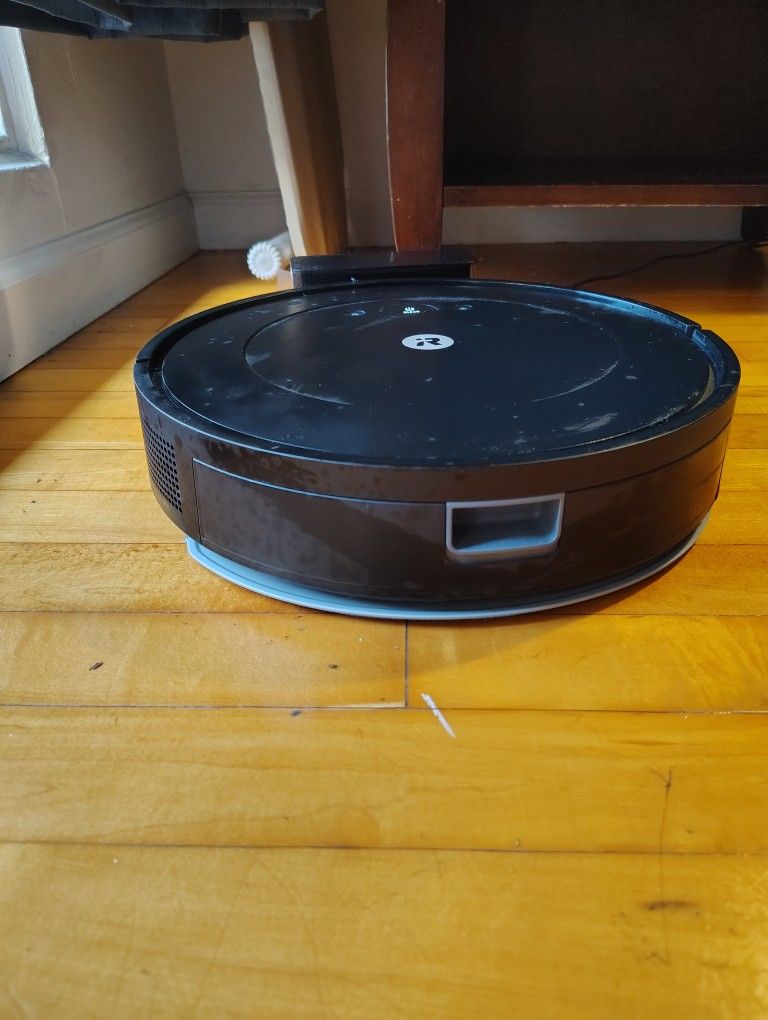 ROOMBA ESSENTIAL COMBO ROBOT VACUUM! USED JUST ONCE! 