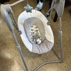 Graco Slim Spaces Compact Baby Swing - Humphry 