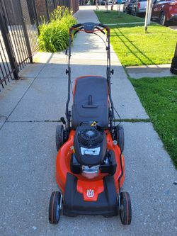 Lawnmover husqvarna self propelled with Honda engine