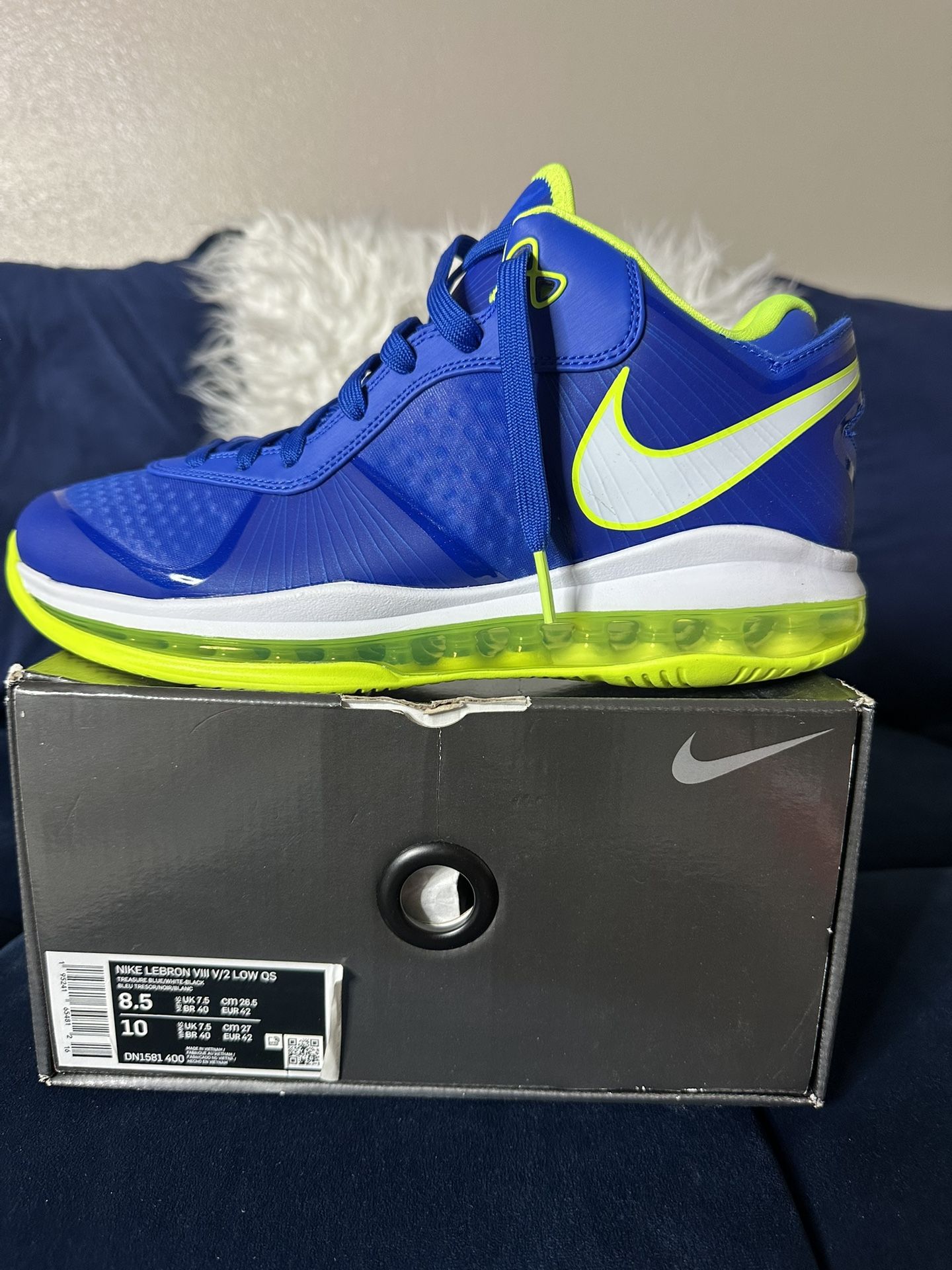NIKE LEBRON VIII V/2 LOW OS Size 8