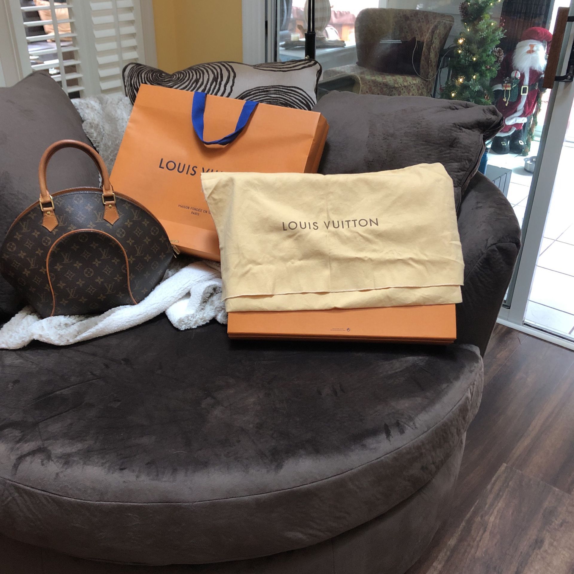 Authentic Louis Vuitton Handbag With Cloth Bag, Box And Store Bag.