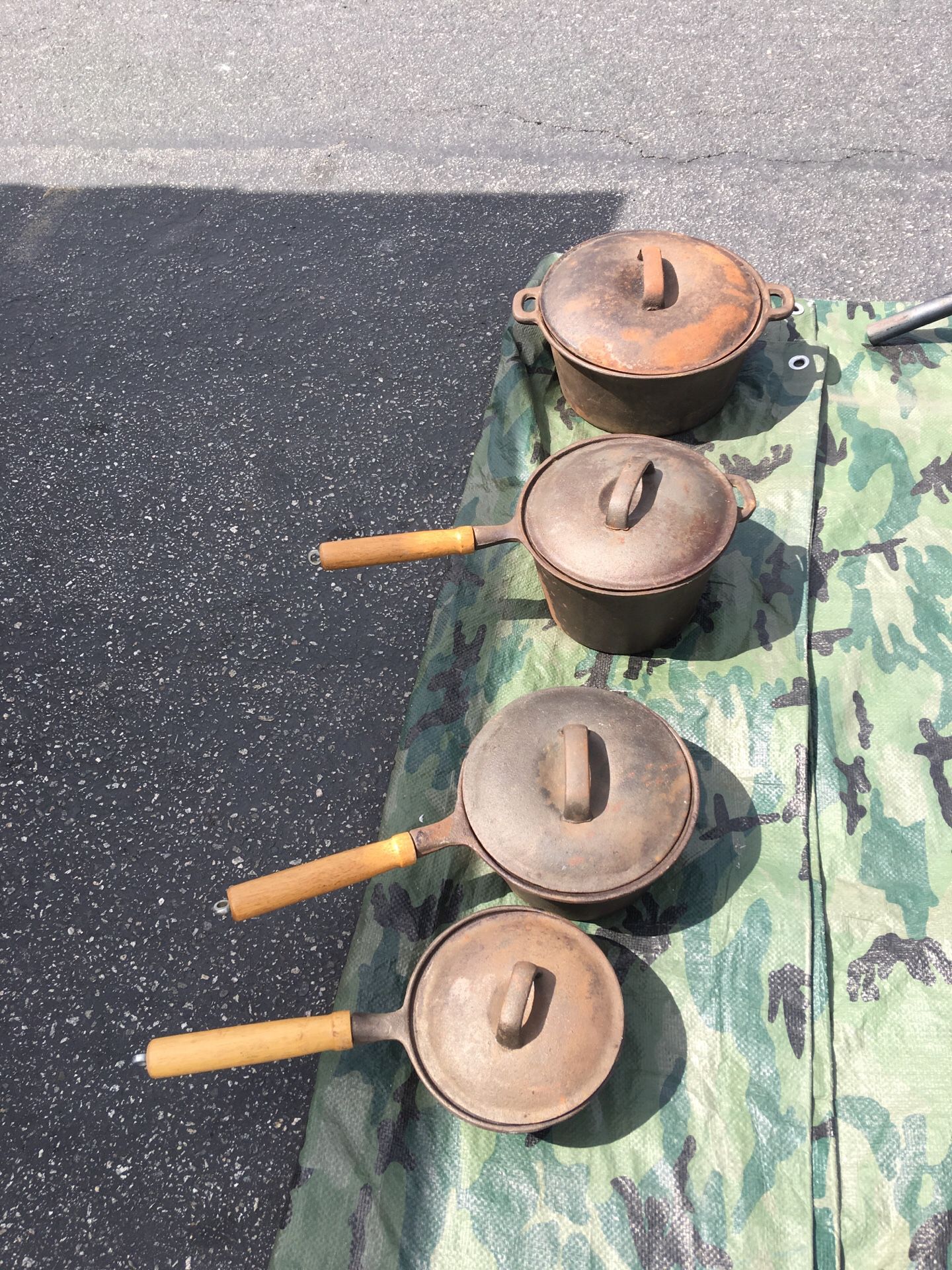 Cast iron pans pots with lids
