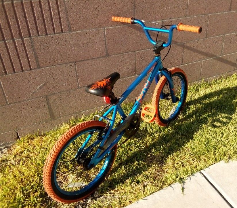 18" Mongoose Burst Kids BMX Bike