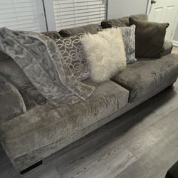 Perfect Starter Couch 