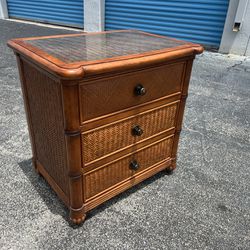 Solid Wooden Tommy Bahama Style Coastal 3 Drawer Bedroom Storage a Chest Night Stand! Good condition! 28x20x29in