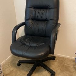 Black office chair 