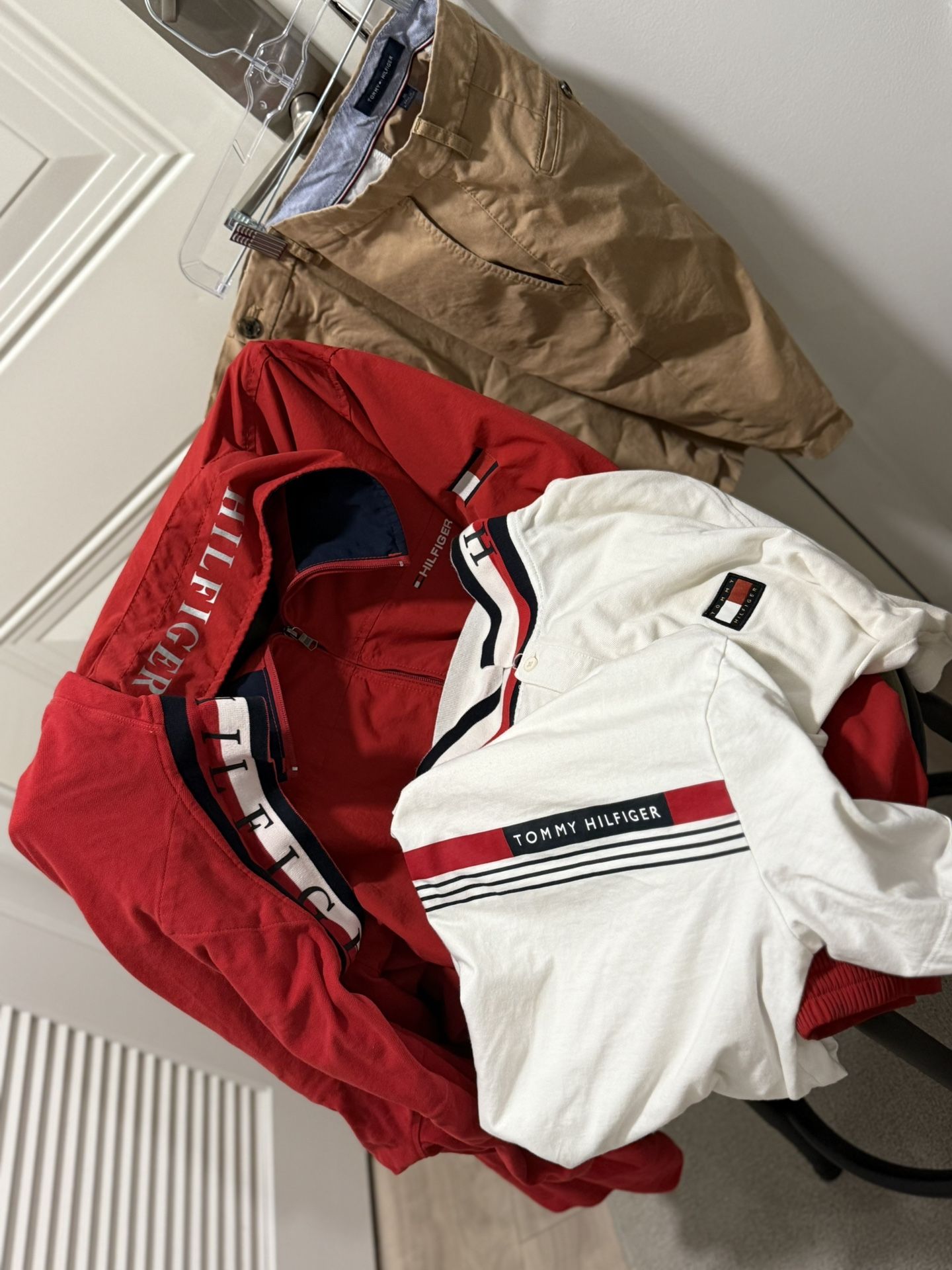 Tommy Hilfiger Lifestyle Pack β Polos, Tees, Jacket & Chinos (Menβs L/XL, 38/32)
