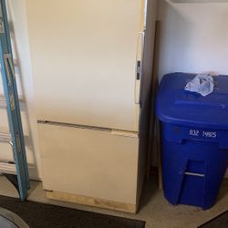 Amana 20 Cuft Refrigerator 