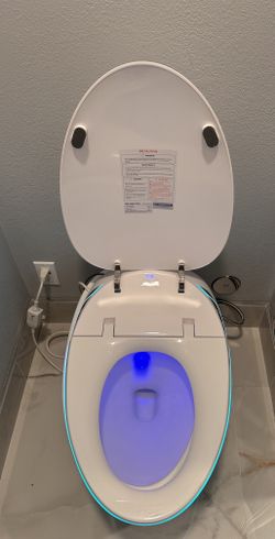 Yulika Luxury Smart Toilet with Bidet – Great Condition (As-Is Deal!)
