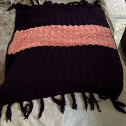KNITTED THROW BLANKET 