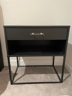 Set of 2 night stands