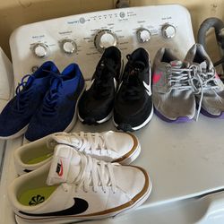 Women’s Nikes Size 9