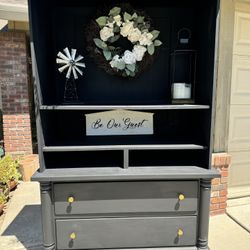 Chalk Black Hutch