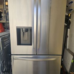 LG 26 cu. ft. Smart Counter-Depth MAX French Door Refridgerator