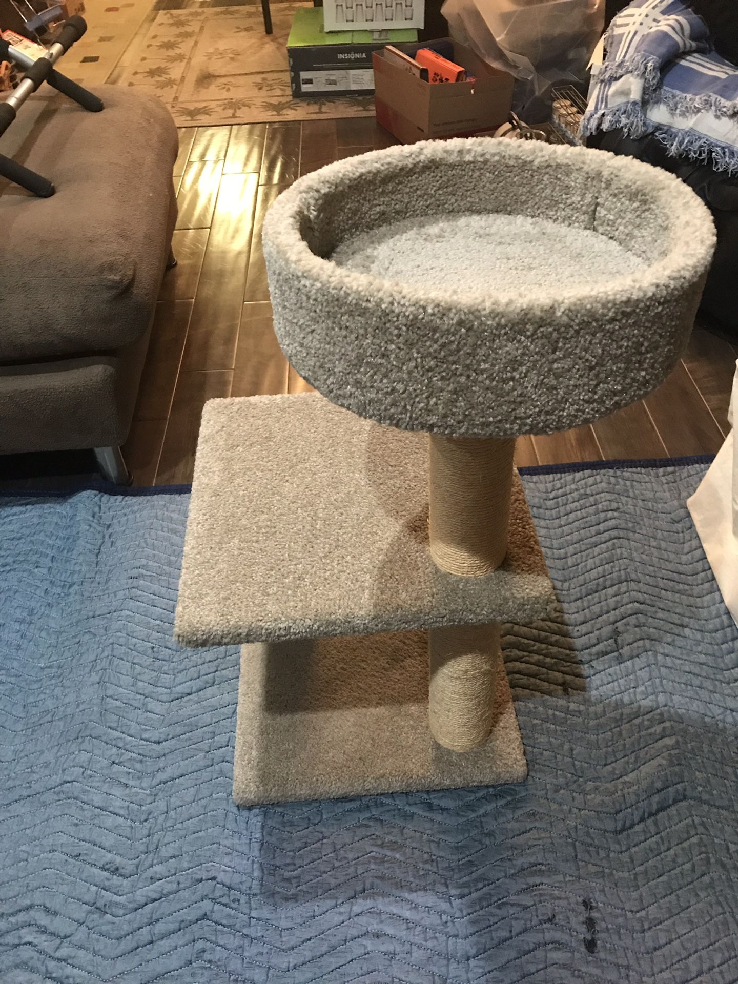 Cat tree. Beige.