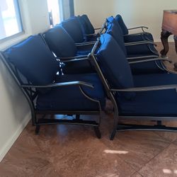 Beautiful Patio Furniture Like New