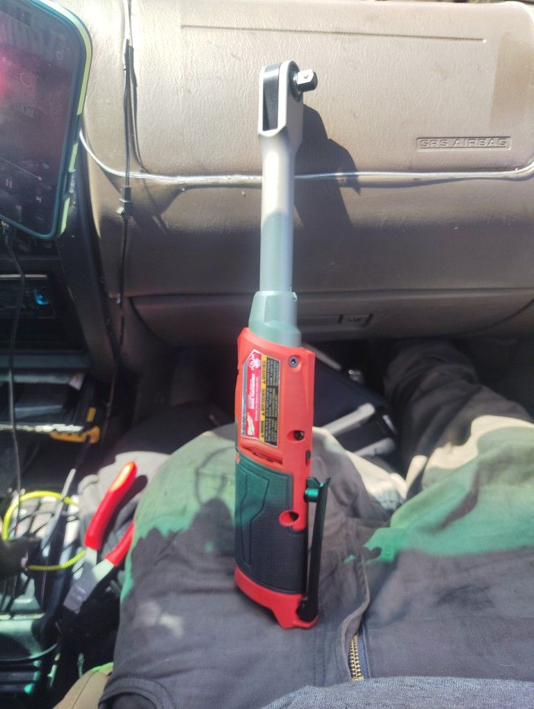 M12 FUEL INSIDER 12V Lithium-Ion Brushless Cordless 1/4 in. - 3/8 in. Extended Reach Box Ratchet (Tool-Only)
by
Milwaukee