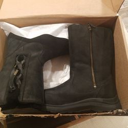UGG Women's Suvi Snow Boots, Black, 7.5 NEVER WORN 