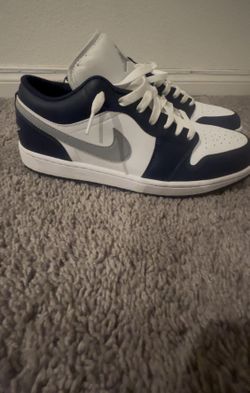 Dark blue Nike dunkes size 11